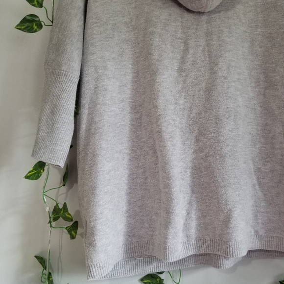 Tahari Womens Deep Vneck Half Sleeve Hooded Sweater Med Relaxed Kangaroo Pocket - Picture 9 of 10